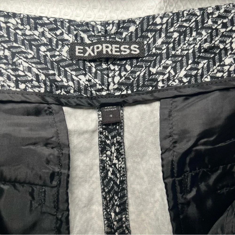 Express Womens Black White Herringbone Geometric Print Tailored‎ Shorts Size 4